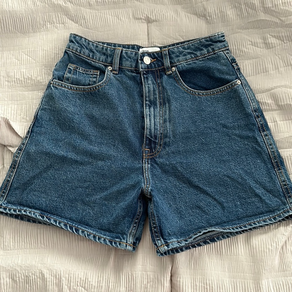 Zara High Waist Denim Mom Shorts, Size US 4